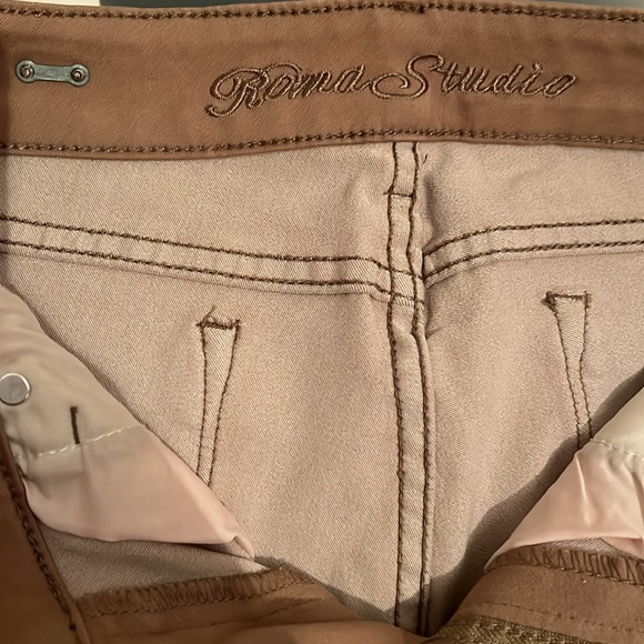 Mid rise tan stretch butt enhancing jeans - Picture 5 of 6